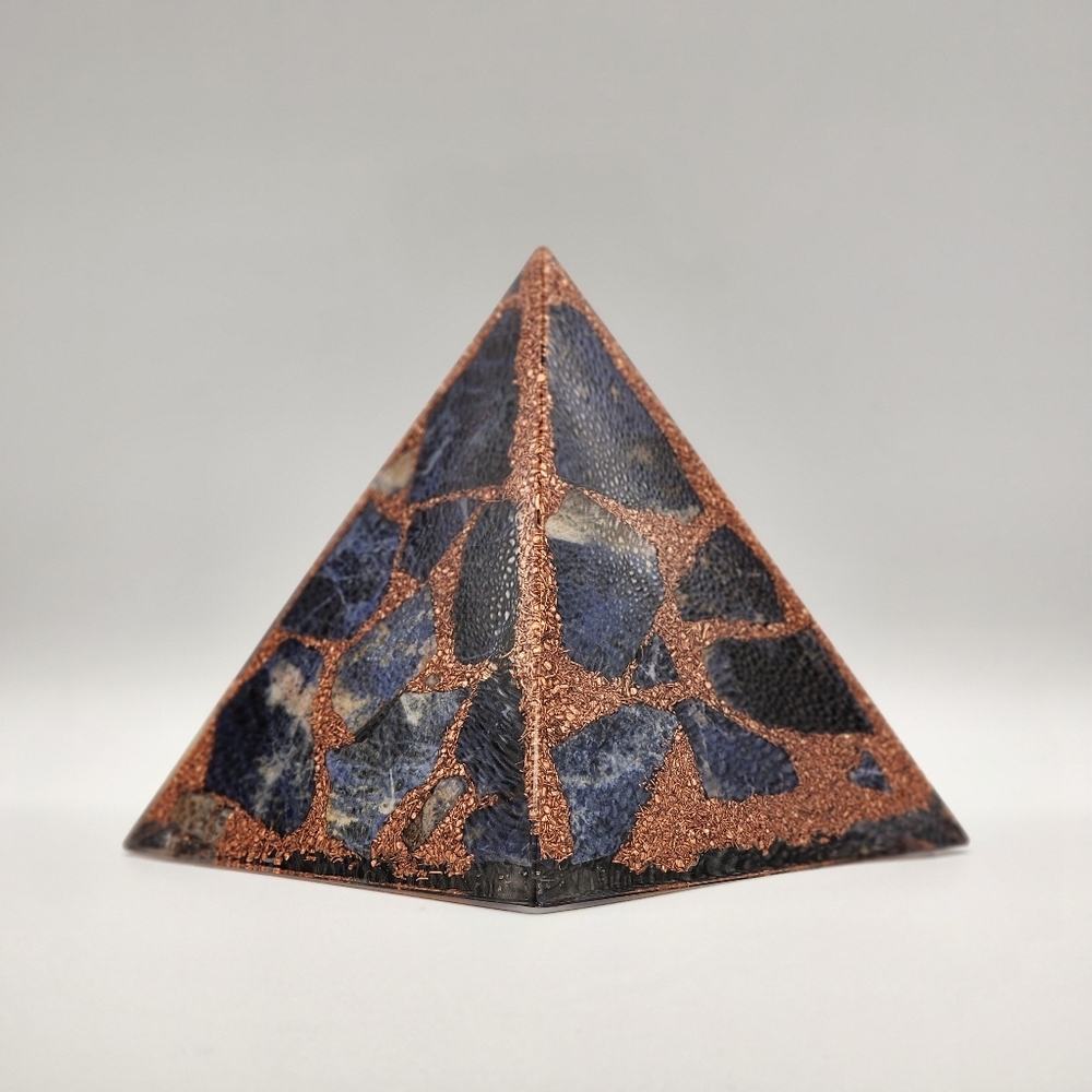 Starlight Orgonite Pyramid: EMF, 5G Protection and Energy Generator. - Picture 4 of 9